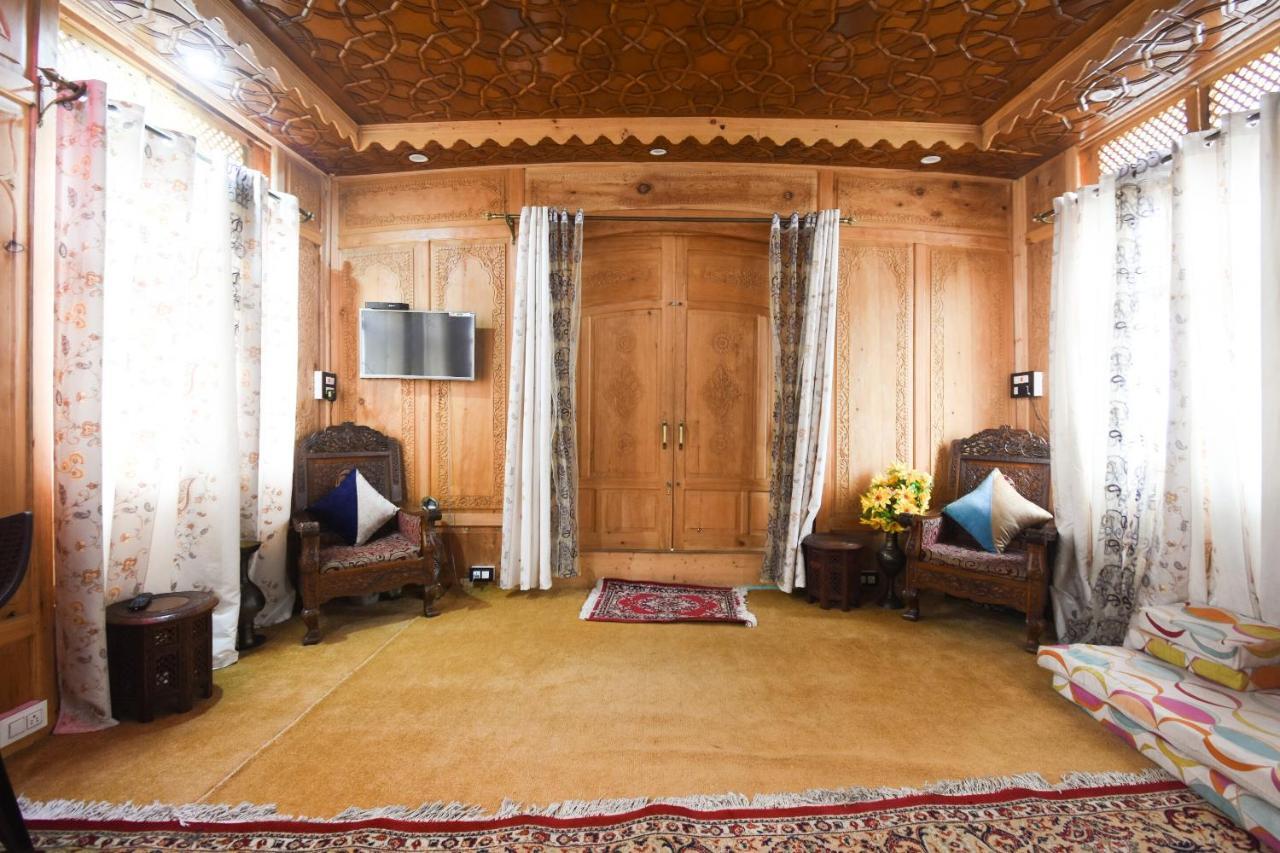 Oyo 66637 Merlin Group Of Houseboats Hotel Srinagar  Exterior photo
