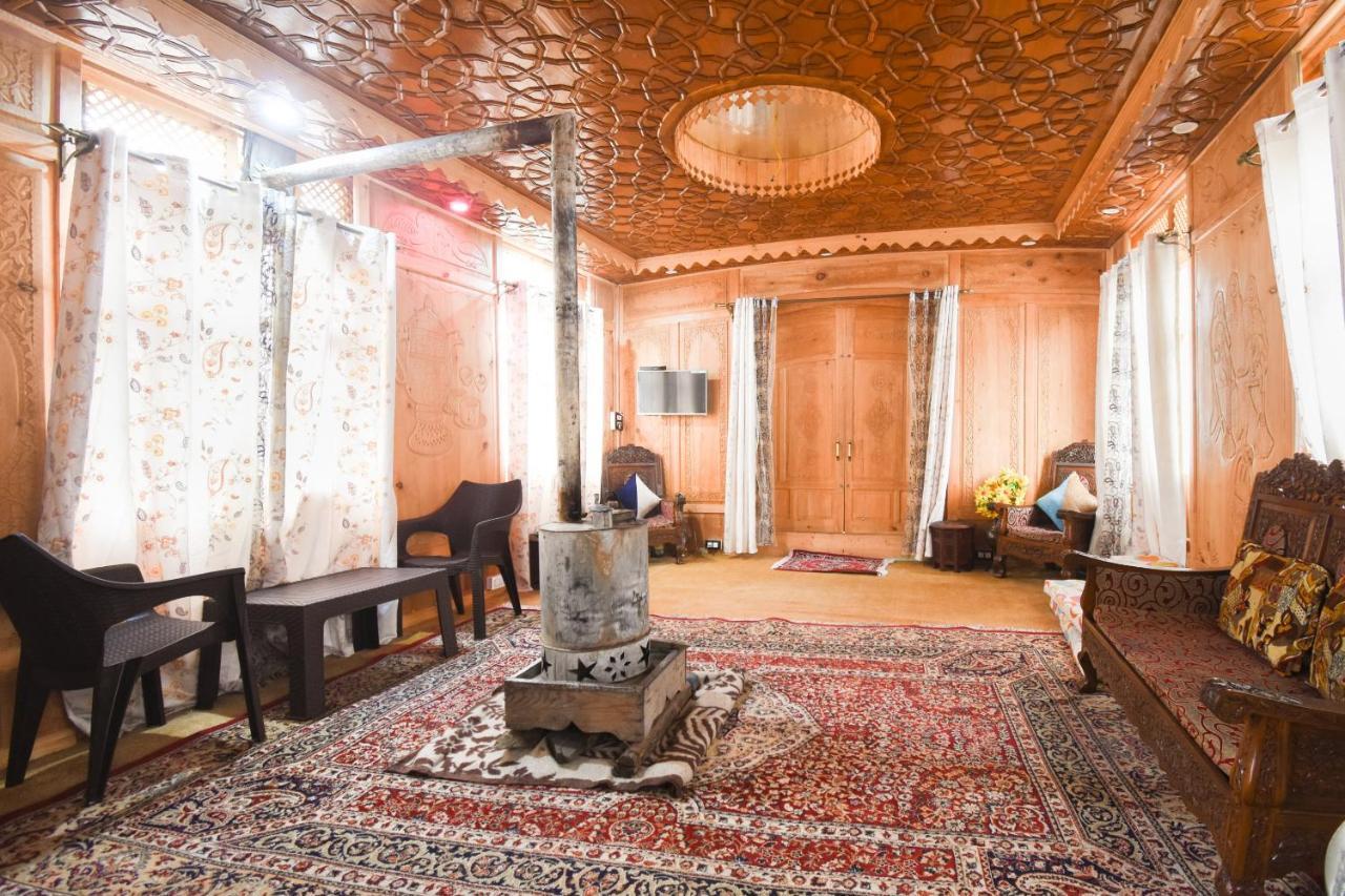 Oyo 66637 Merlin Group Of Houseboats Hotel Srinagar  Exterior photo